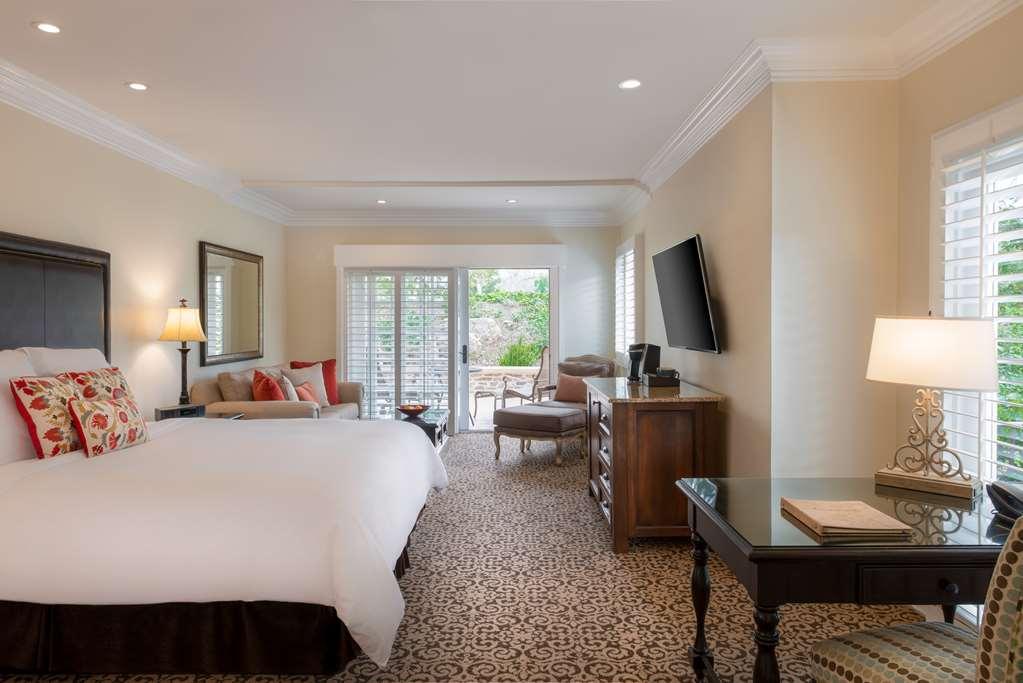 Westlake Village Inn Room photo